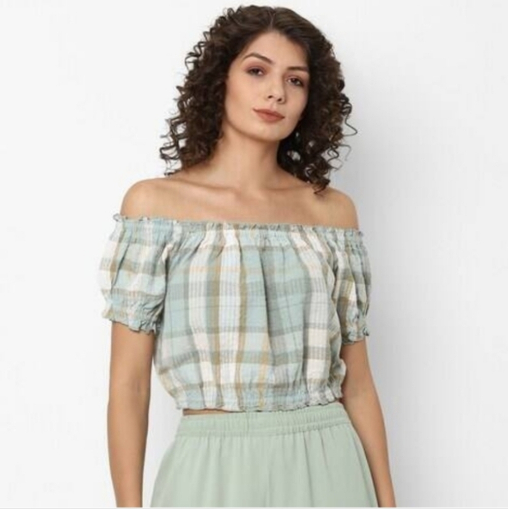 🩵American Eagle Outfitters 🩵 Plaid Off-Shoulder Crop Top in Green and White